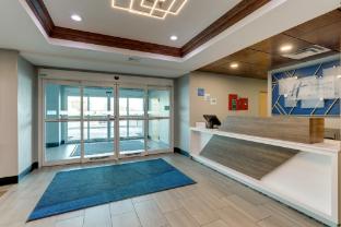 holiday inn express and suites richmond by ihg