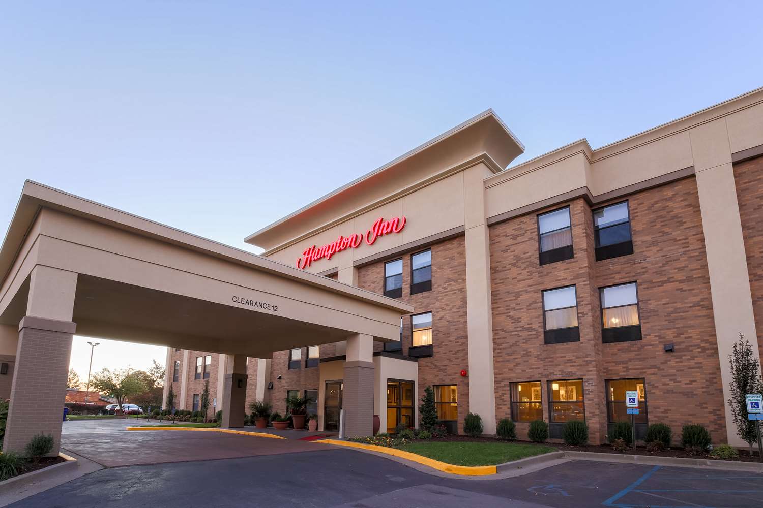 hampton inn lexington south keeneland airport