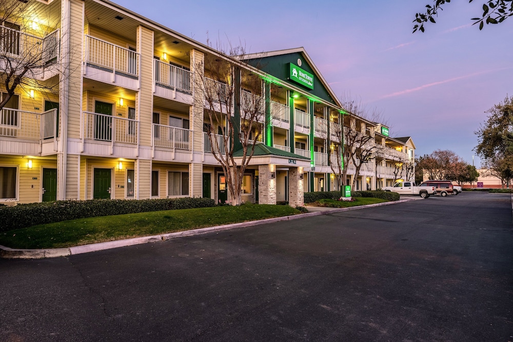 Hometowne Studios By Red Roof Fresno - West,Fresno County>>Fresno,2 star