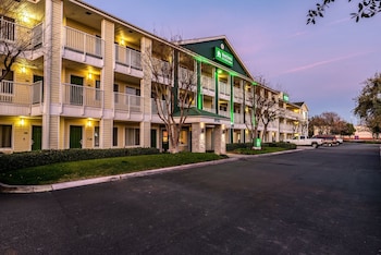 hometowne studios by red roof fresno west
