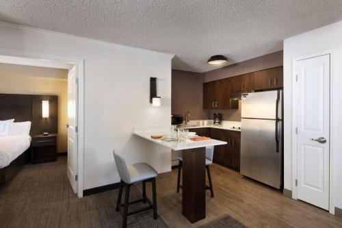 sonesta es suites fresno
