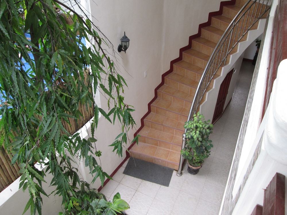 aj travellers inn annex