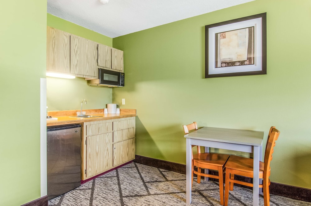 guesthouse inn and suites hotel poulsbo