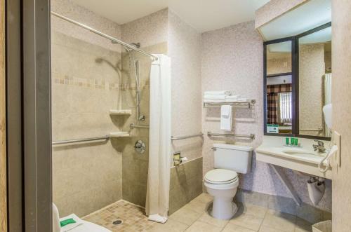 guesthouse inn and suites hotel poulsbo