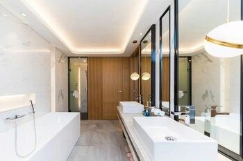 rising dragon international hotel