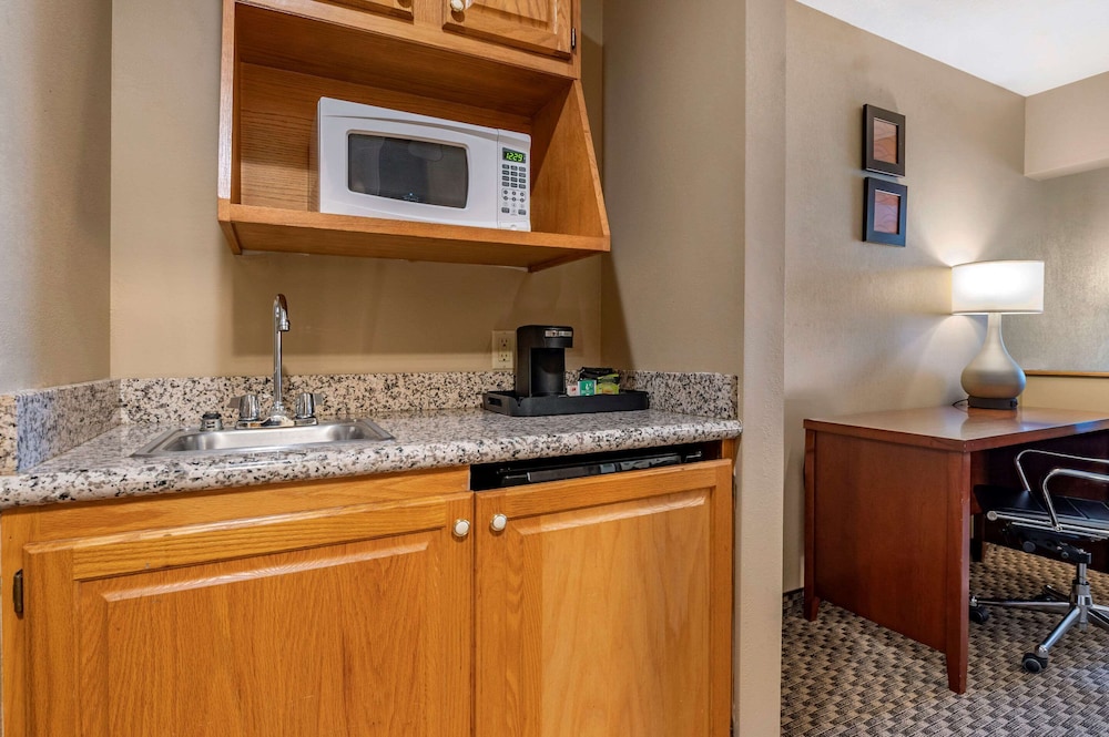 comfort inn and suites