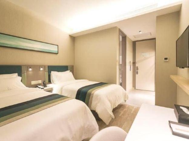 home inn selected dandong andong old street
