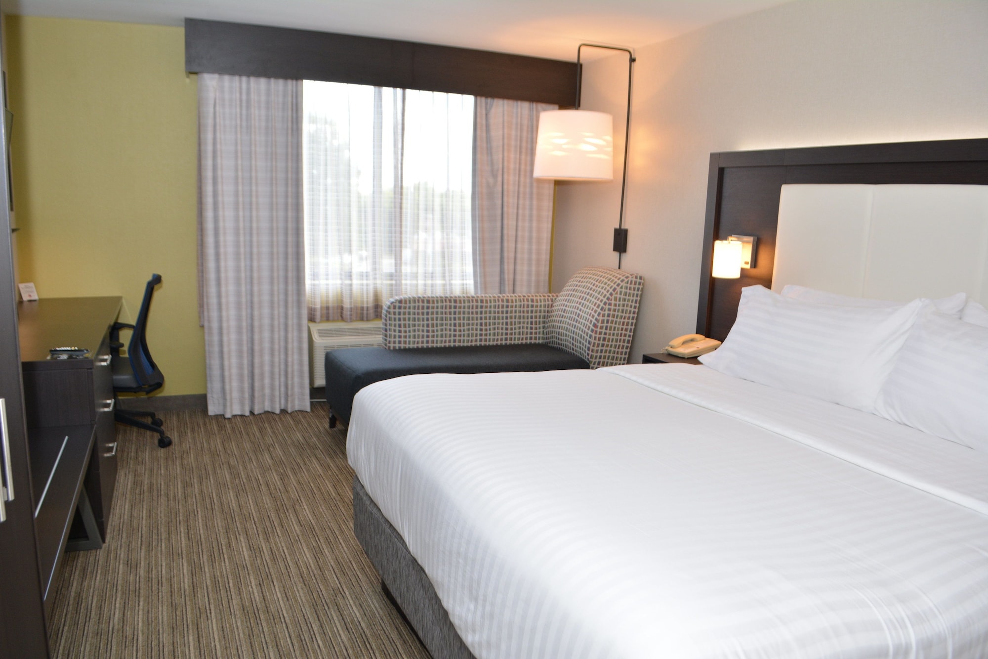 holiday inn express and suites waterville north by ihg