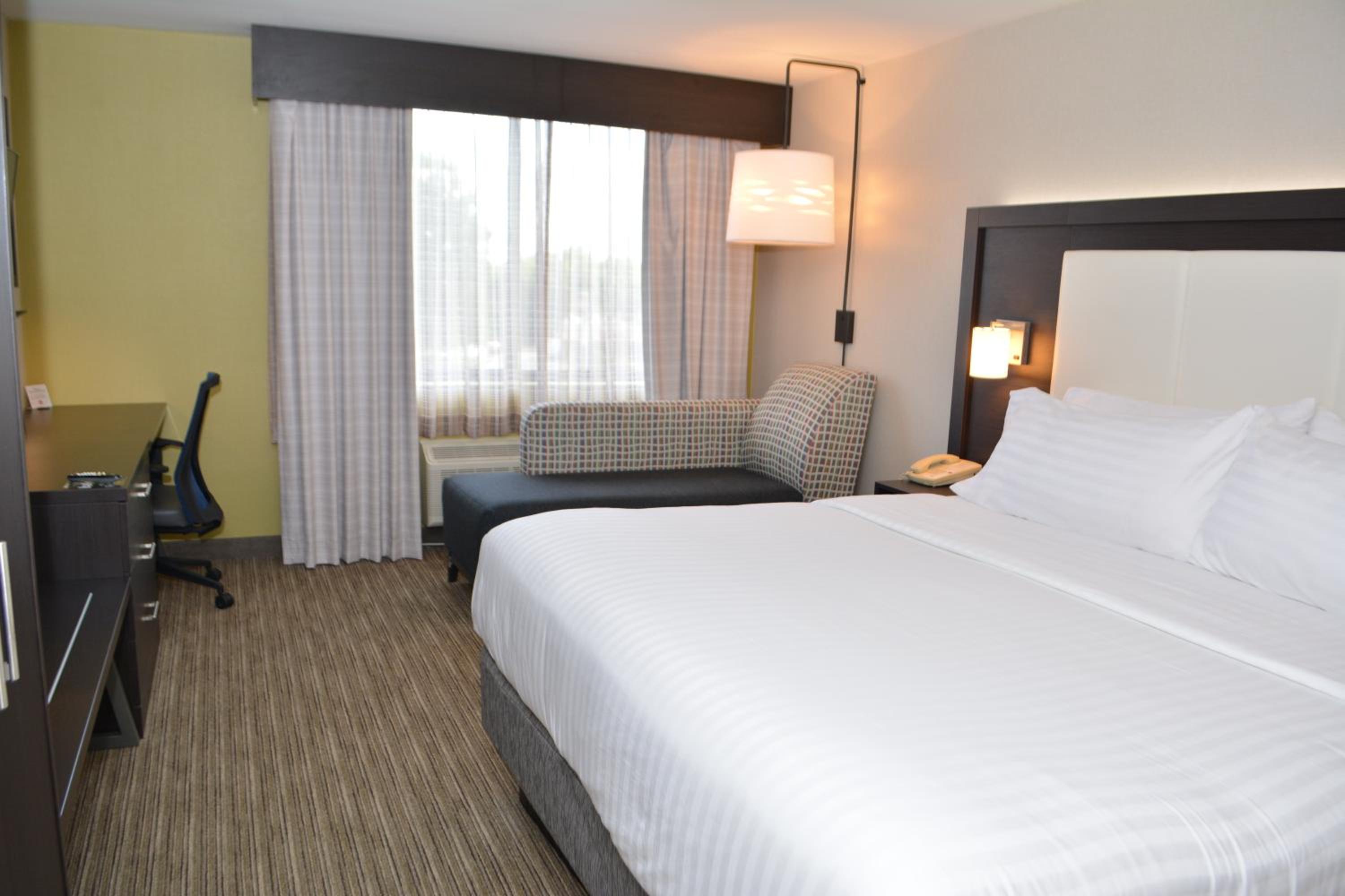 holiday inn express and suites waterville north by ihg