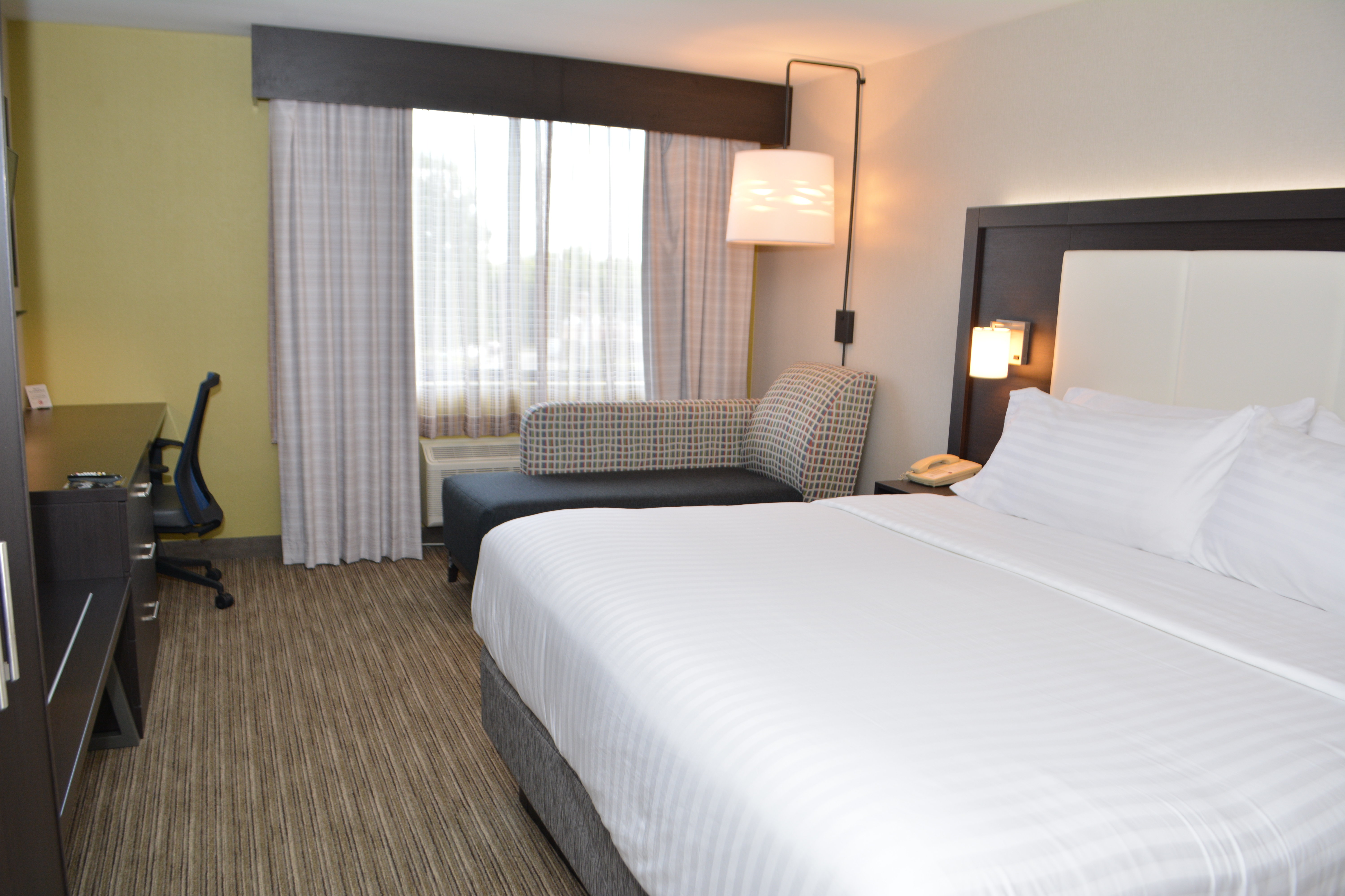 holiday inn express and suites waterville north by ihg