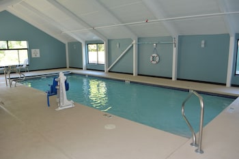 Holiday Inn Express & Suites Waterville - North By Ihg,Oakland>>Augusta,3 star