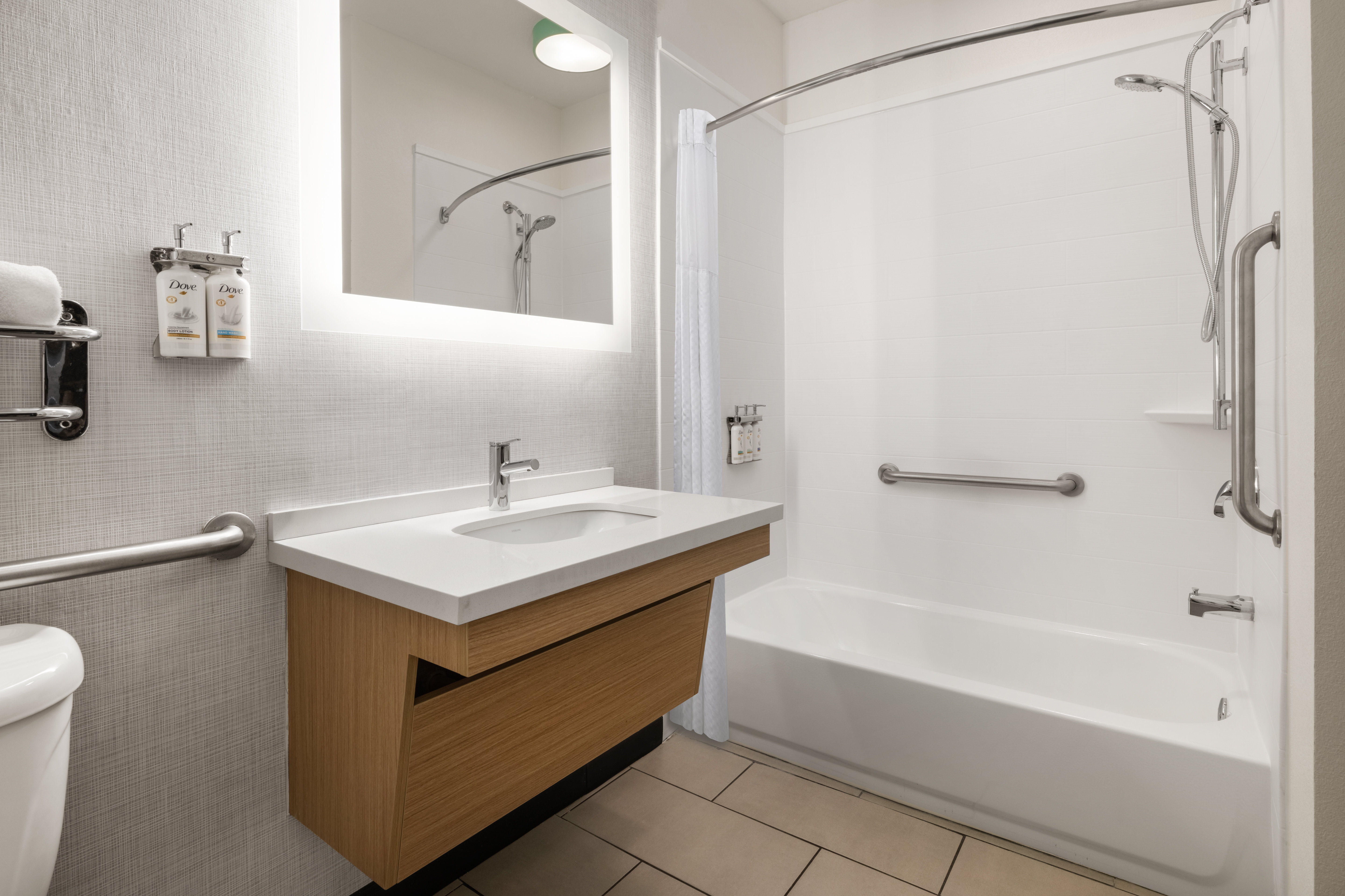 holiday inn express and suites brookings by ihg