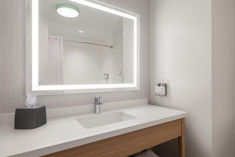 holiday inn express and suites brookings by ihg