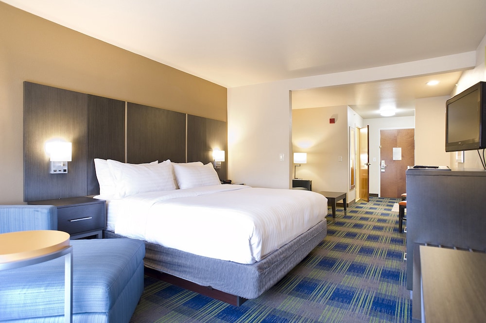 holiday inn express and suites brookings by ihg