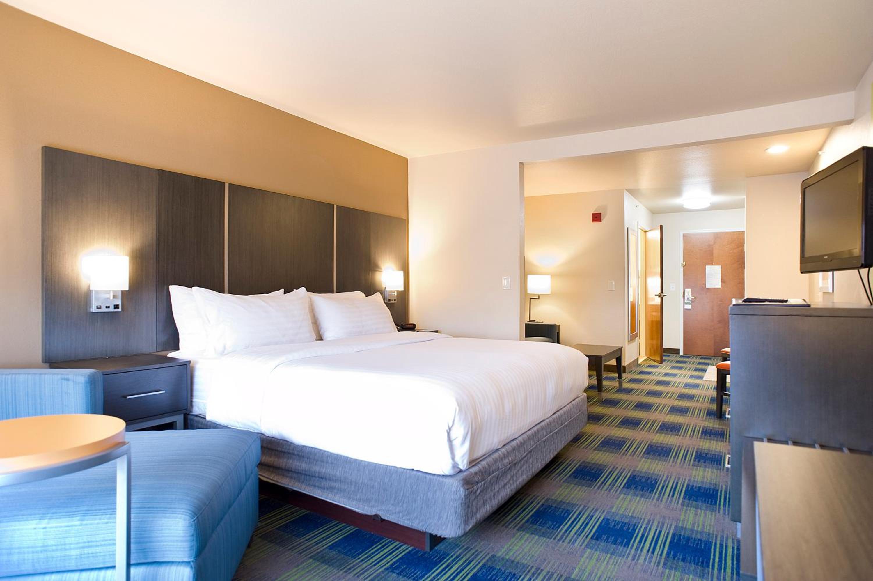 holiday inn express and suites brookings by ihg