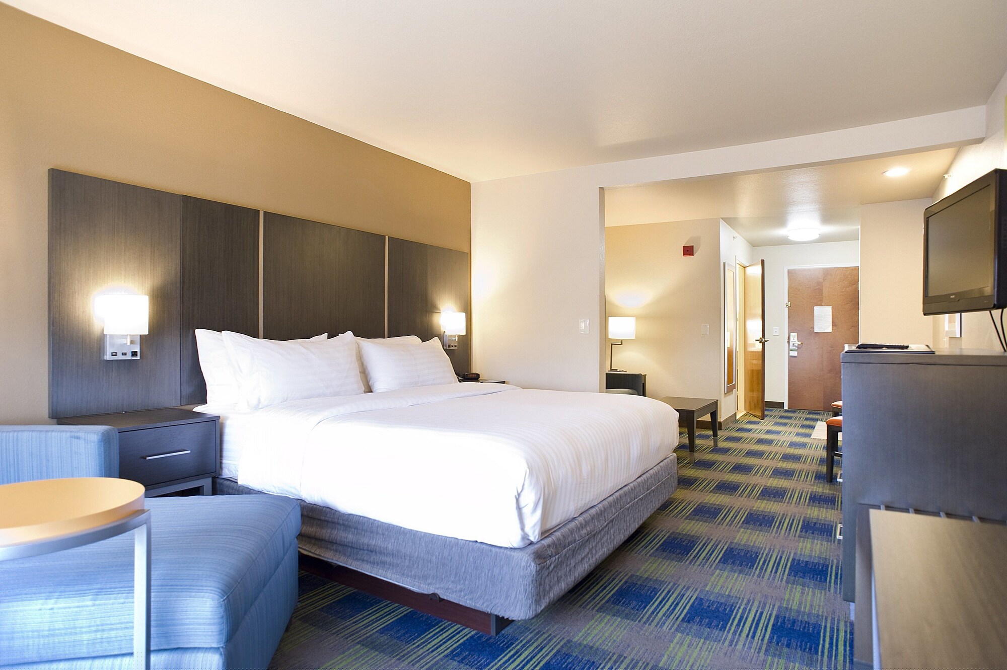 holiday inn express and suites brookings by ihg