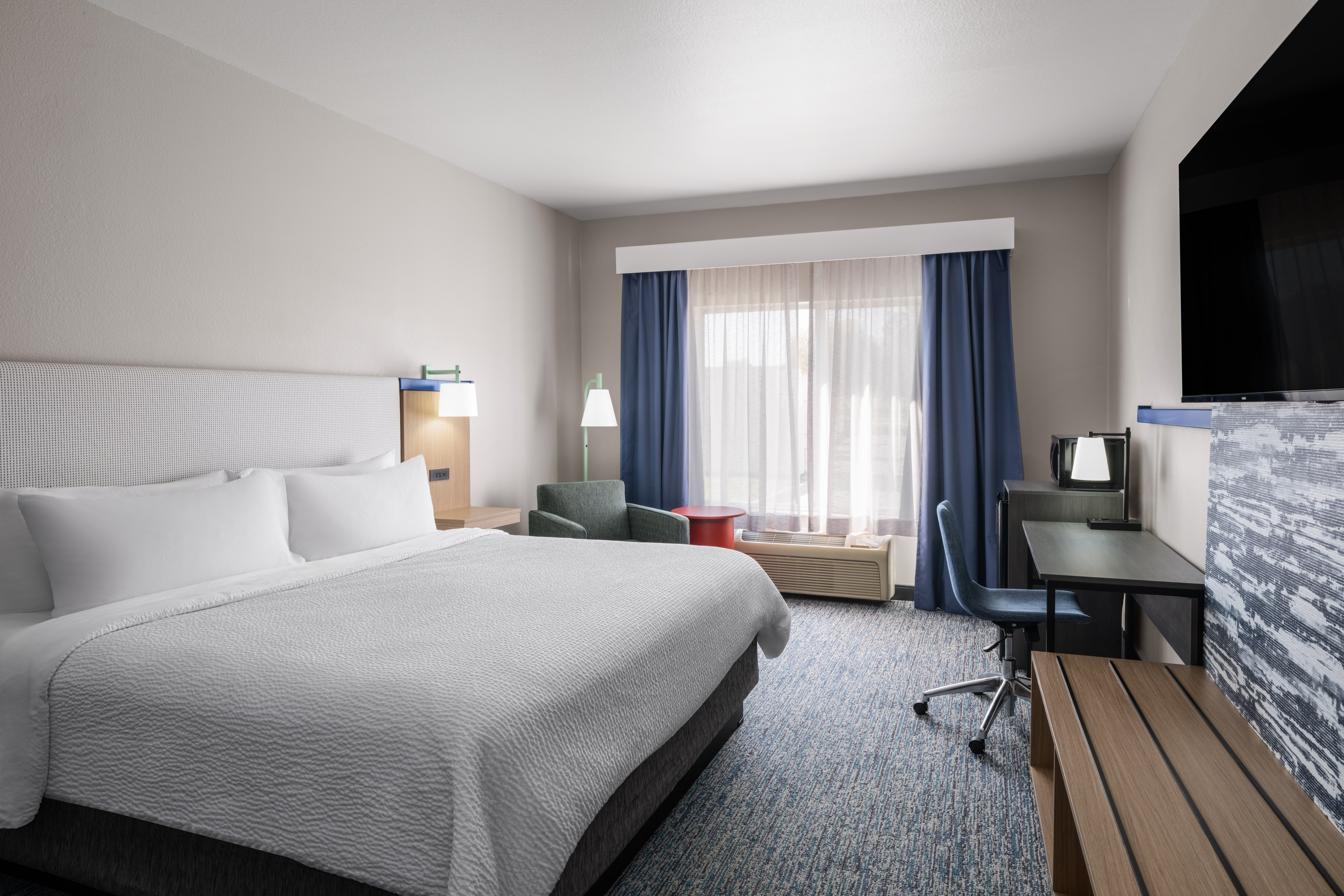 holiday inn express and suites brookings by ihg