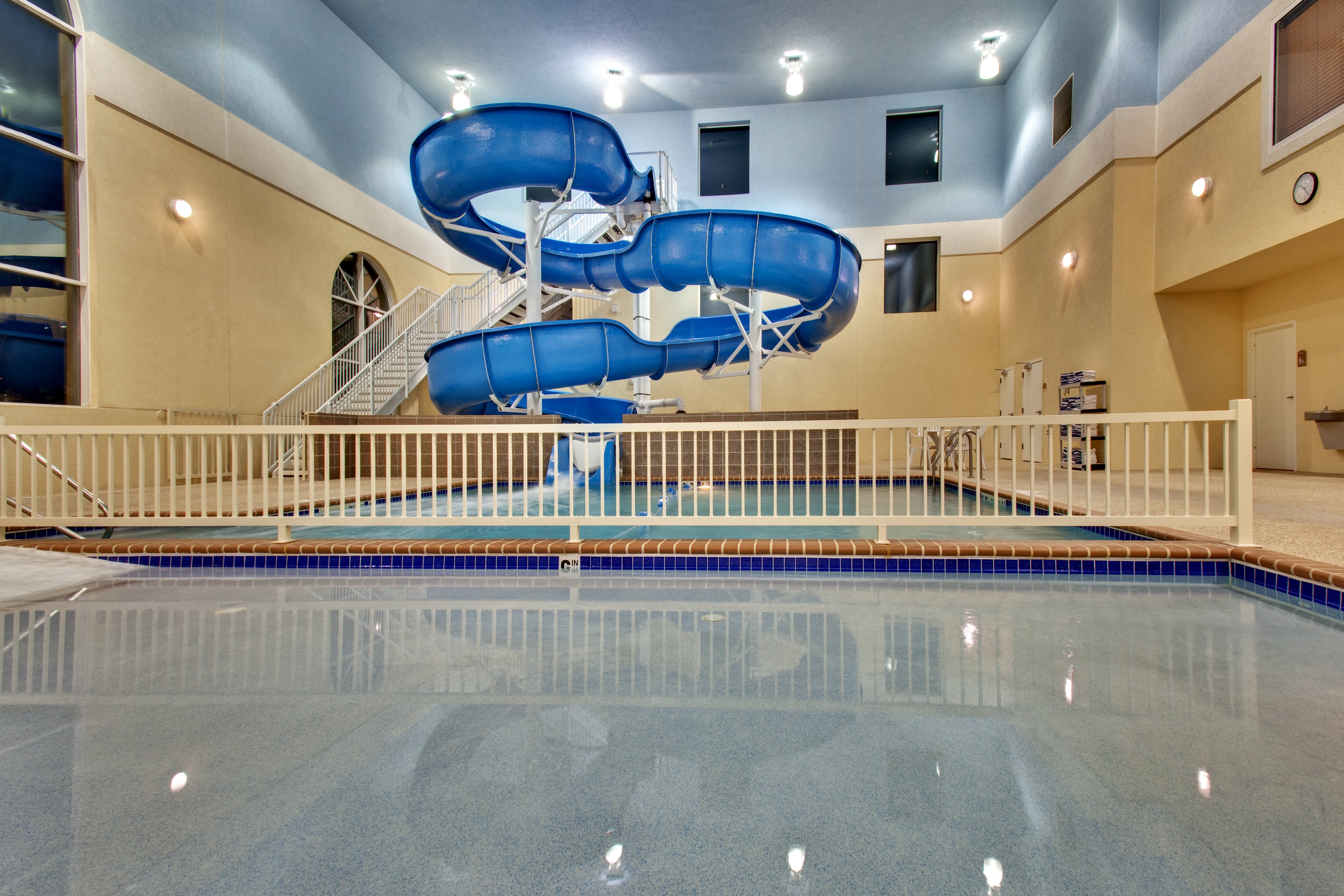 holiday inn express and suites brookings by ihg