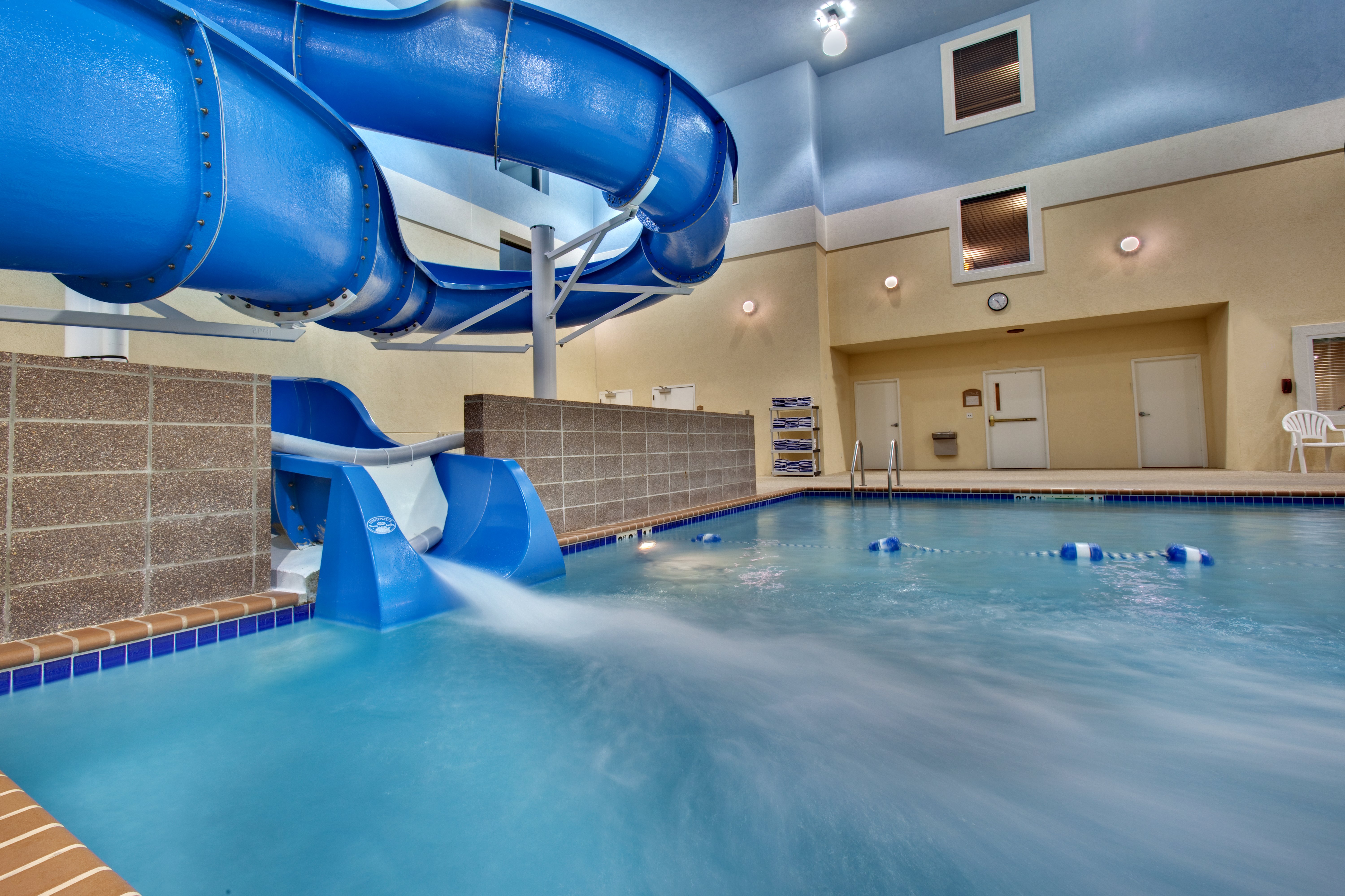 holiday inn express and suites brookings by ihg