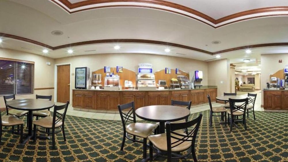 holiday inn express and suites brookings by ihg
