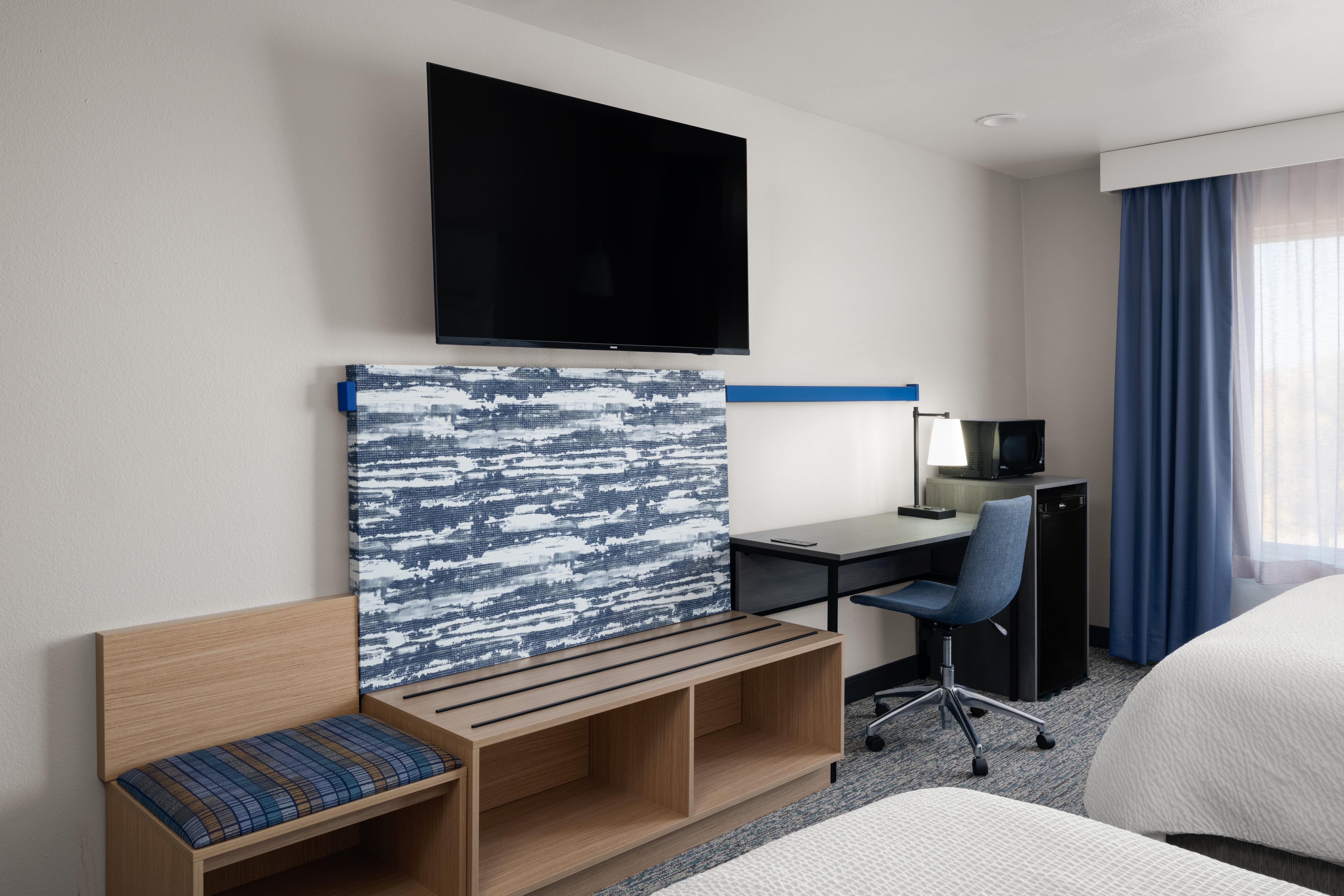 holiday inn express and suites brookings by ihg