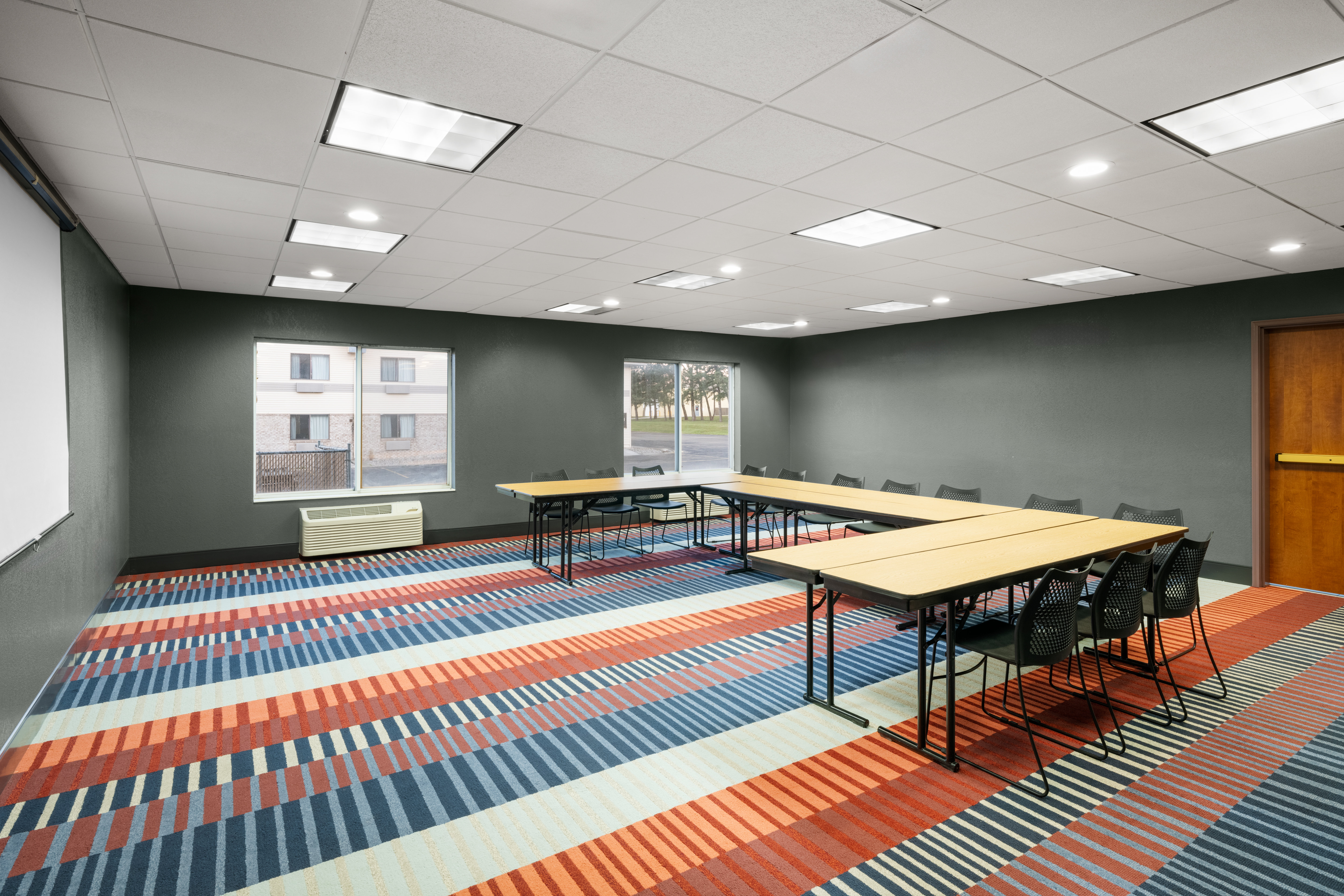 holiday inn express and suites brookings by ihg