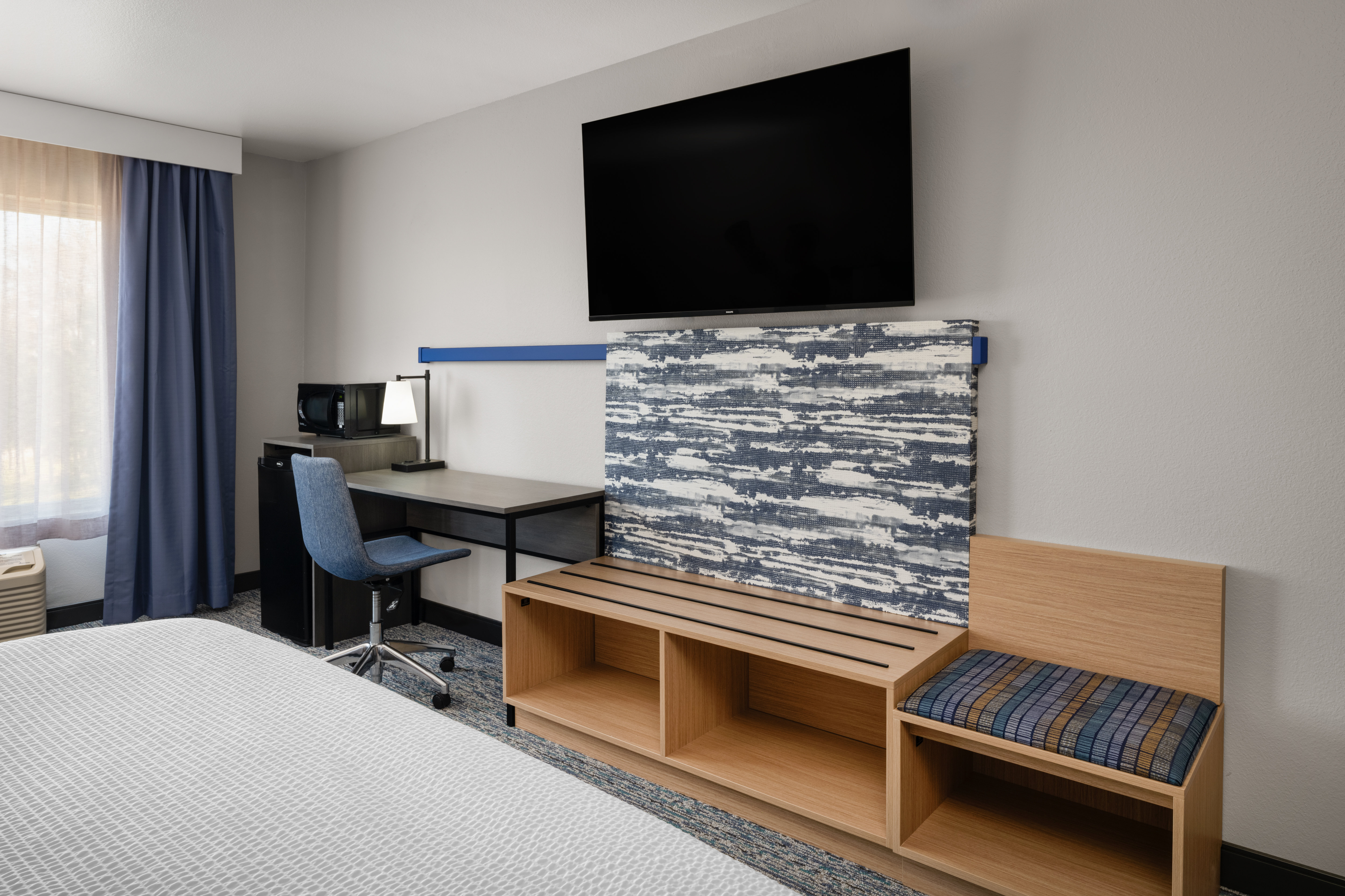 holiday inn express and suites brookings by ihg