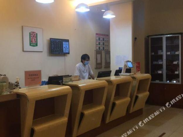 motel tongji hospital qingnian road subway station shop