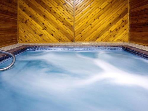 holiday inn express and suites winner by ihg