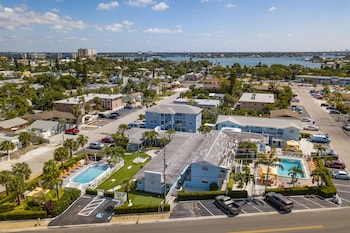 st pete beach suites