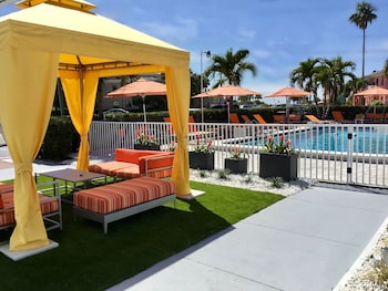 st pete beach suites