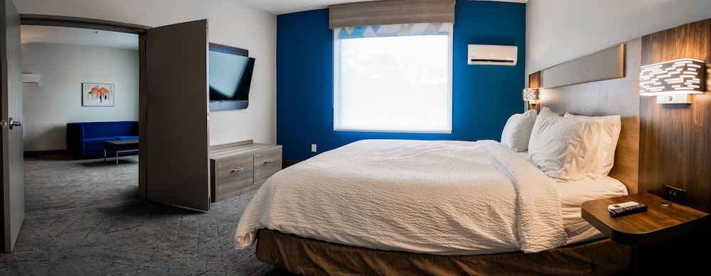 holiday inn express and suites hiawassee by ihg