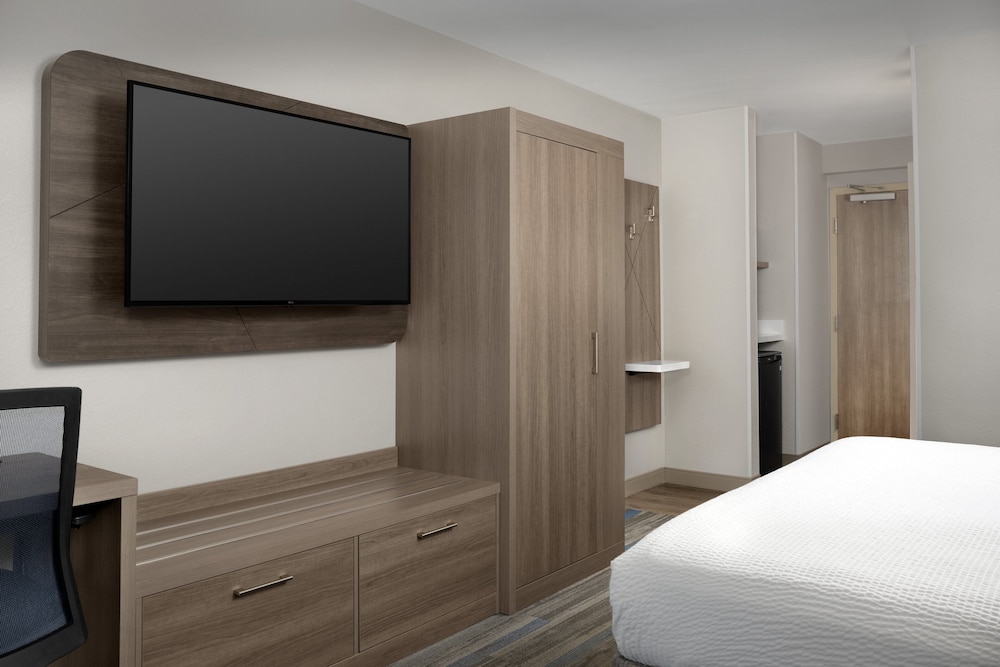 holiday inn express washington dc bw parkway by ihg