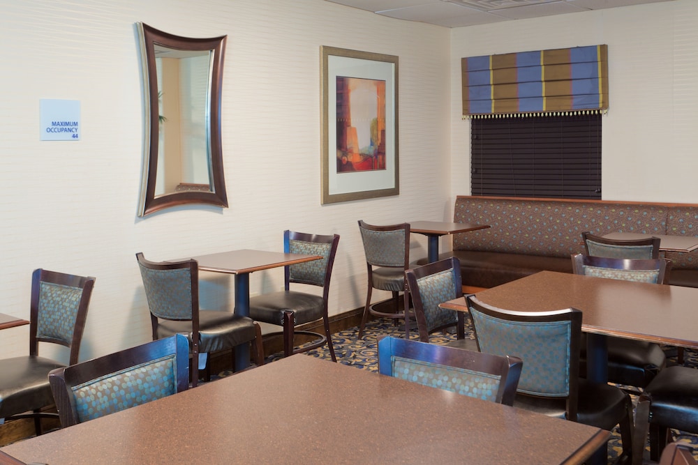 holiday inn express washington dc bw parkway by ihg