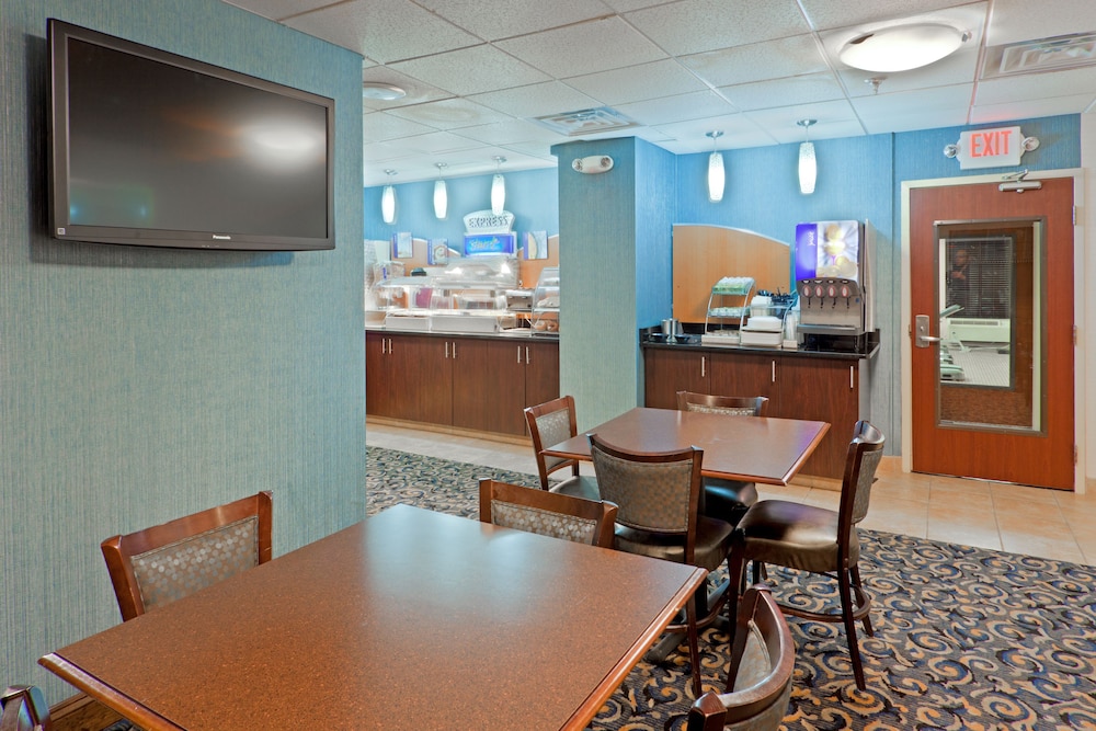 holiday inn express washington dc bw parkway by ihg