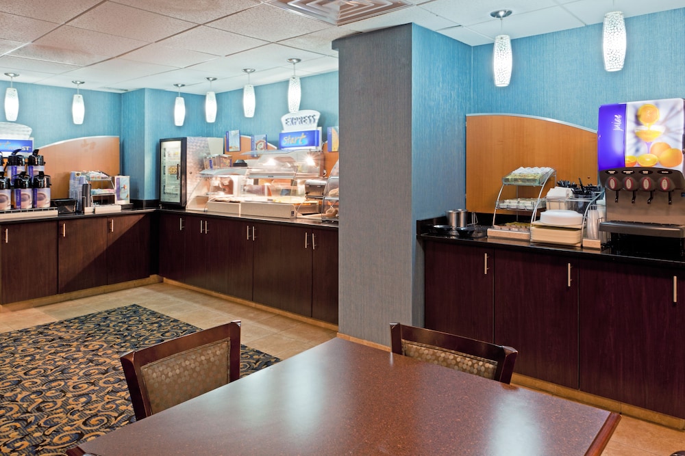holiday inn express washington dc bw parkway by ihg