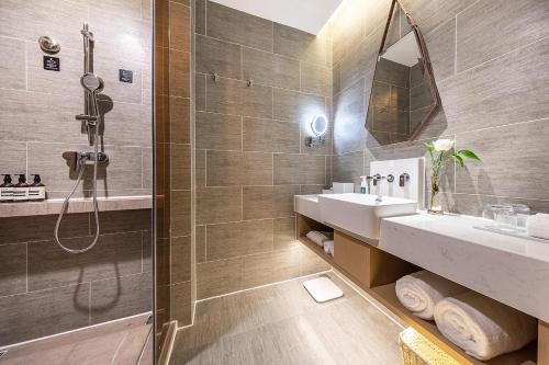 atour hotel chengdu chunxi road tianfu plaza metro station