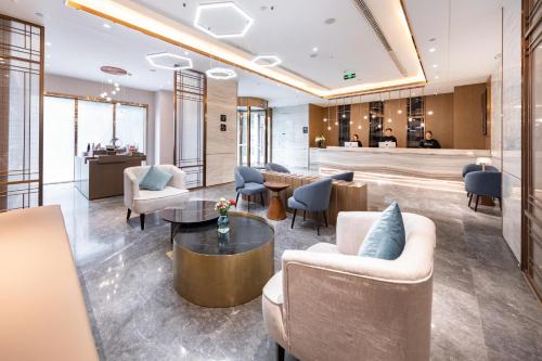 atour hotel chengdu chunxi road tianfu plaza metro station
