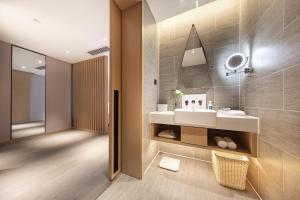 atour hotel chengdu chunxi road tianfu plaza metro station
