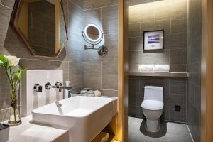 atour hotel chengdu chunxi road tianfu plaza metro station