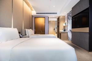 atour hotel chengdu chunxi road tianfu plaza metro station