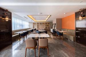 atour hotel chengdu chunxi road tianfu plaza metro station