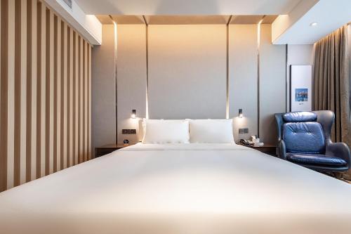 atour hotel chengdu chunxi road tianfu plaza metro station