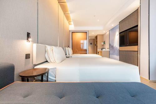 atour hotel chengdu chunxi road tianfu plaza metro station