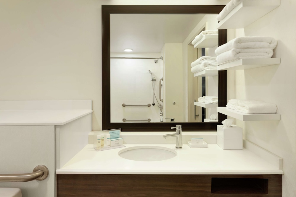 hampton inn and suites springdale