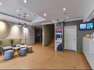 Home Inn (Zhuhai Gongbei Port Pedestrian Street Store),,2 star