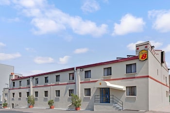 Super 8 By Wyndham Long Island City Lga Hotel,Brooklyn>>Astoria,2 star