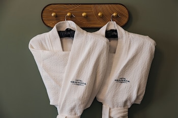 the artmore hotel closed