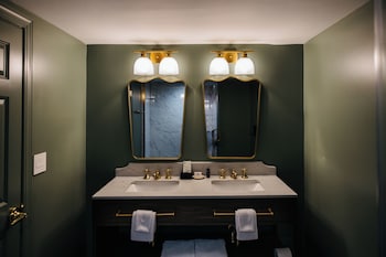 the artmore hotel closed