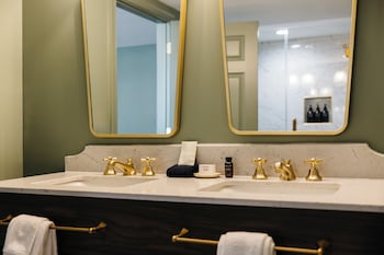 the artmore hotel closed